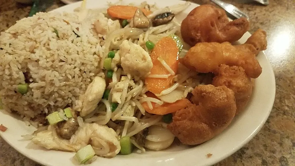 Fry Chicken Fried Rice and Shrimp